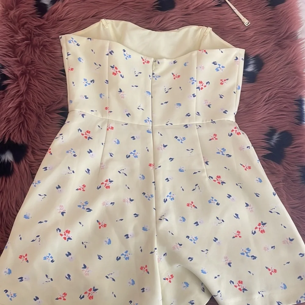 Yellow floral romper - Picture 3 of 5